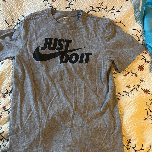 Nike Gray T-Shirt with Black Logo - Picture 1 of 3